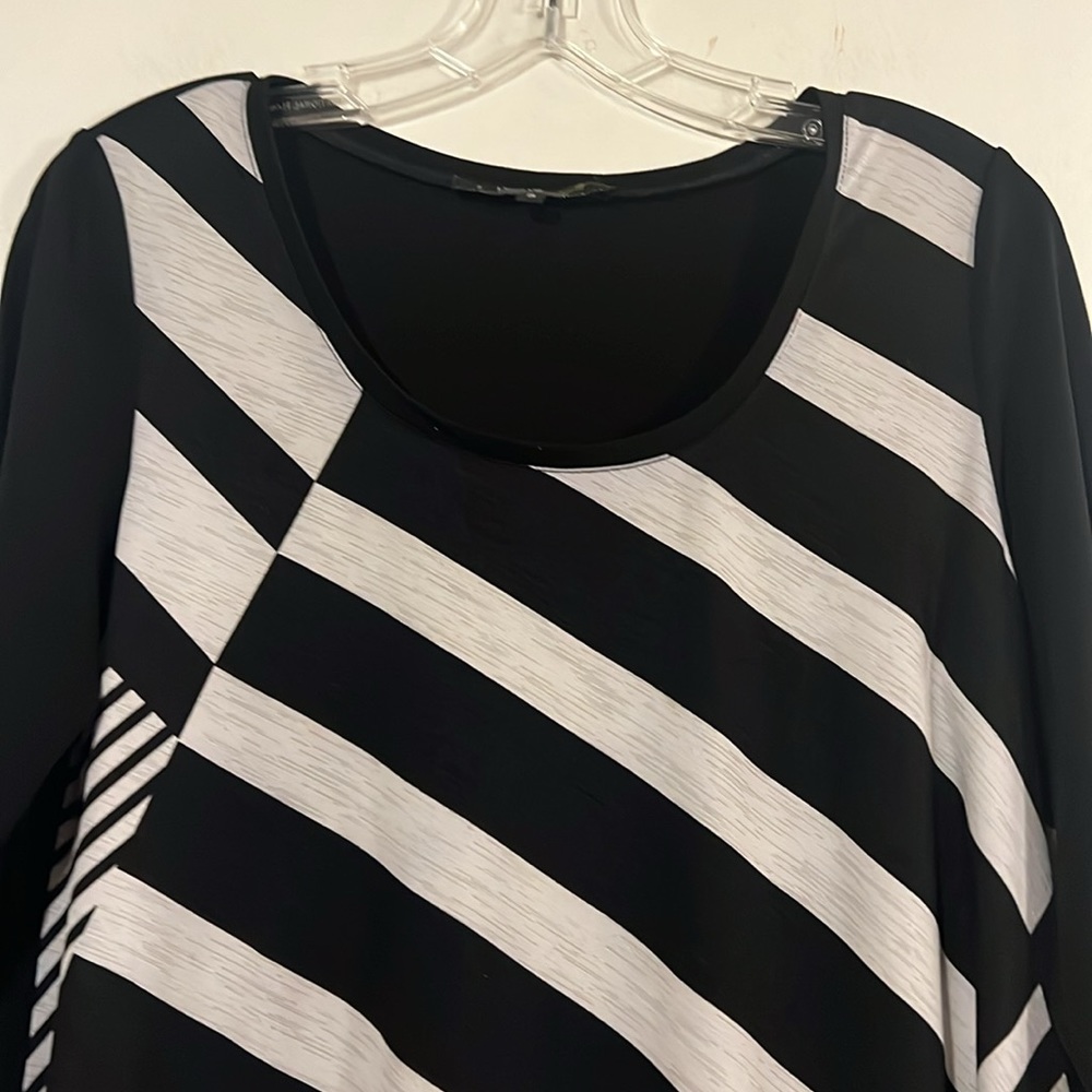 IOR Paris geometric tunic. 3/4 sleeve. - Picture 3 of 10
